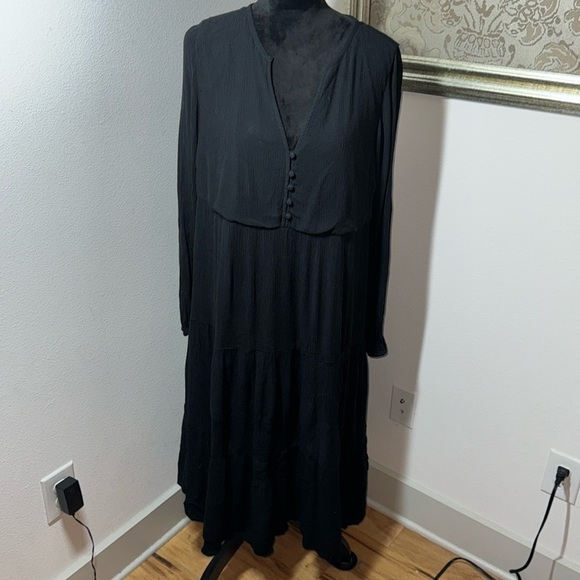 LOFT Boho Tiered V cleavage crinkle textured black midi dress Sz M - Picture 1 of 10